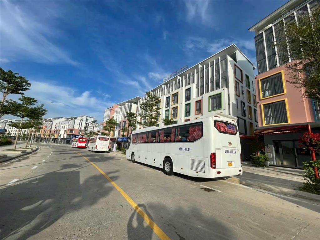 Bán khách sạn meyhomes phú quốc 2 mặt tiền, view biển, giá gốc 33 tỷ, giảm sâu còn 27,2 tỷ