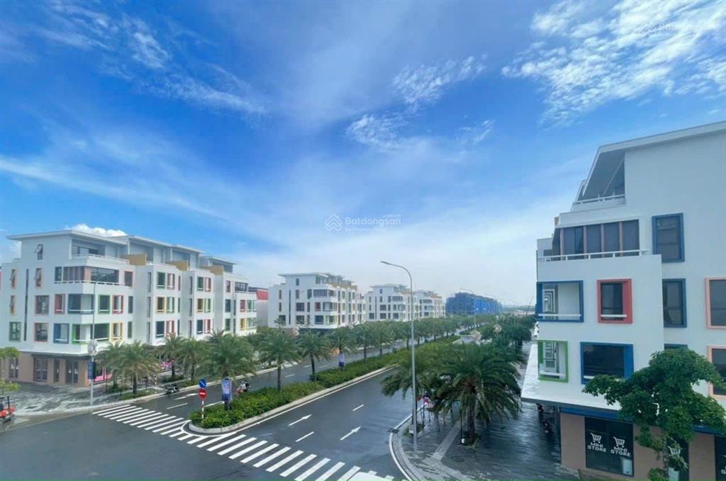 Bán khách sạn meyhomes phú quốc 2 mặt tiền, view biển, giá gốc 33 tỷ, giảm sâu còn 27,2 tỷ