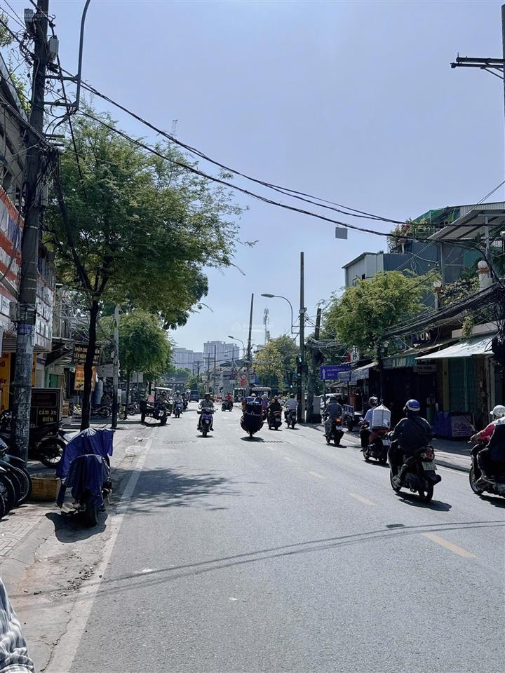 Bán gấp nhà mặt tiền đương chính phạm thế hiển p3 quận 8.dt 4x20 gồm 1tr 1lung 2lau.giá 16,8ty