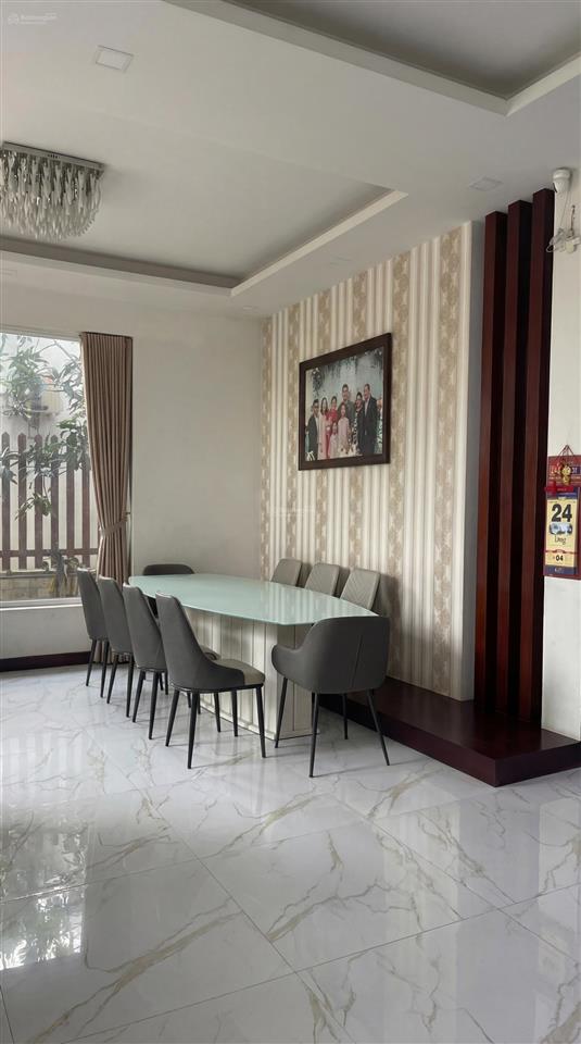 Bán gấp biệt thự ven sông kdc conic 13b. diện tích 13x20m gồm 1 trệt 2 lầu áp mái. giá 20tỷ