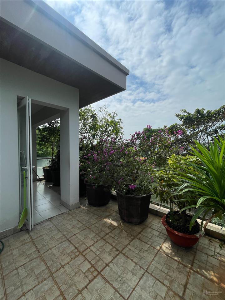 Bán gấp biệt thự ven sông kdc conic 13b. diện tích 13x20m gồm 1 trệt 2 lầu áp mái. giá 20tỷ