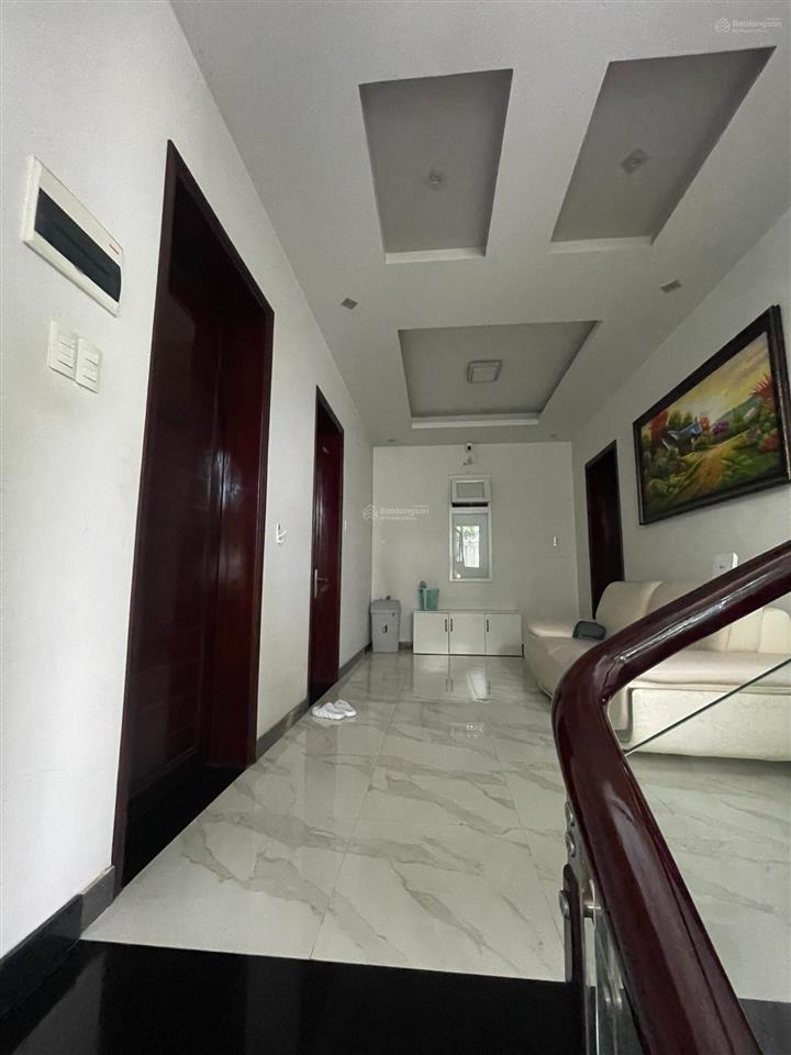 Bán gấp biệt thự ven sông kdc conic 13b. diện tích 13x20m gồm 1 trệt 2 lầu áp mái. giá 20tỷ