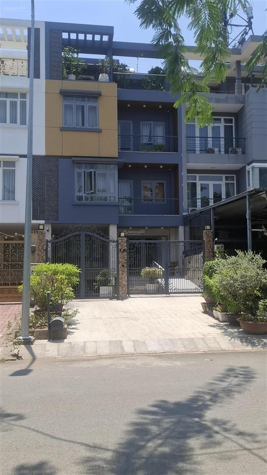 Bán gấp lô đất đường 40m kdc 13e intresco đối diện trường đại học văn hiến 7x20 sổ đỏ. giá 60tr/m2