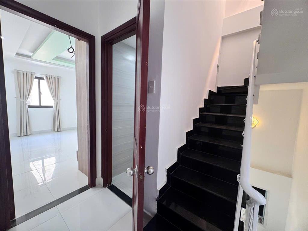 Nhà hiện đại 4 tầng sổ hoàn công đường thuỷ xưởng ngay siêu thị lotte mart nha trang cách biển 2km