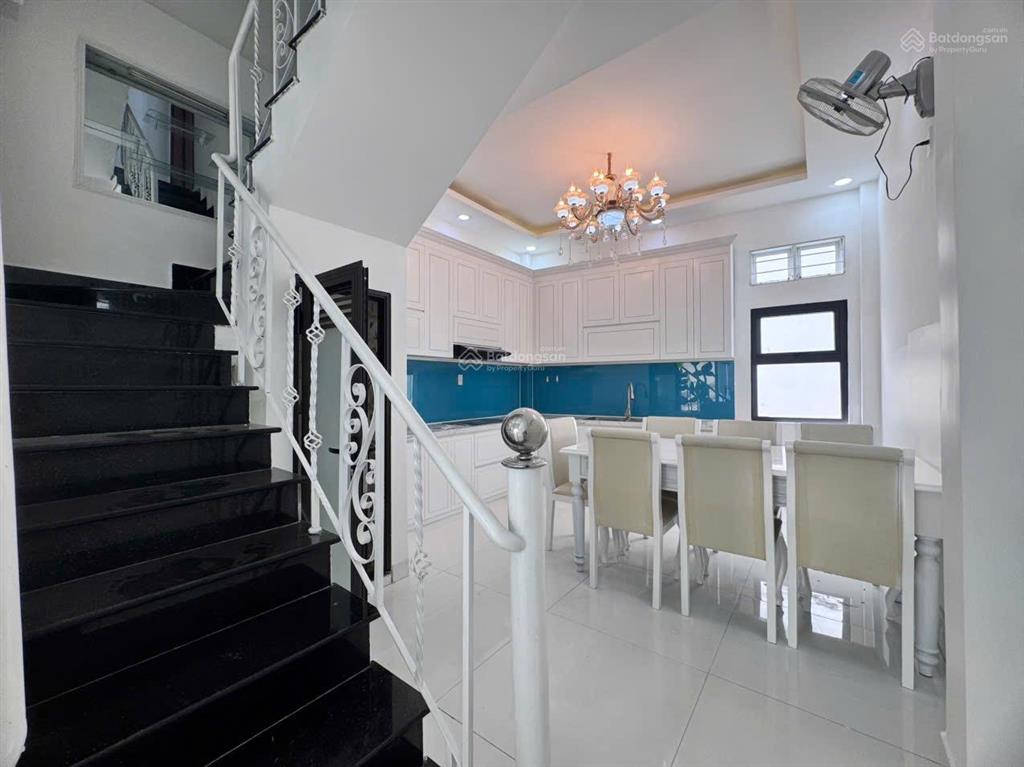Nhà hiện đại 4 tầng sổ hoàn công đường thuỷ xưởng ngay siêu thị lotte mart nha trang cách biển 2km