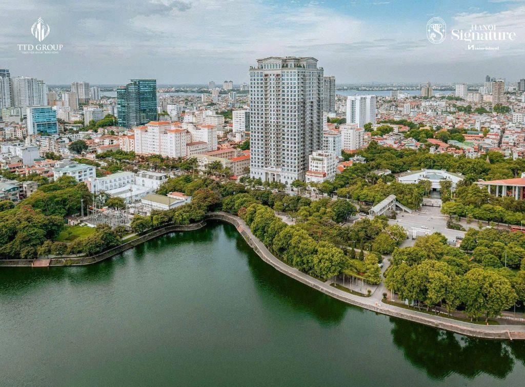 Bán nhà mặt đường Nguyễn Văn Huyên, Cầu giấy DT 95m2 xây 8T lô góc, rất cần bán!