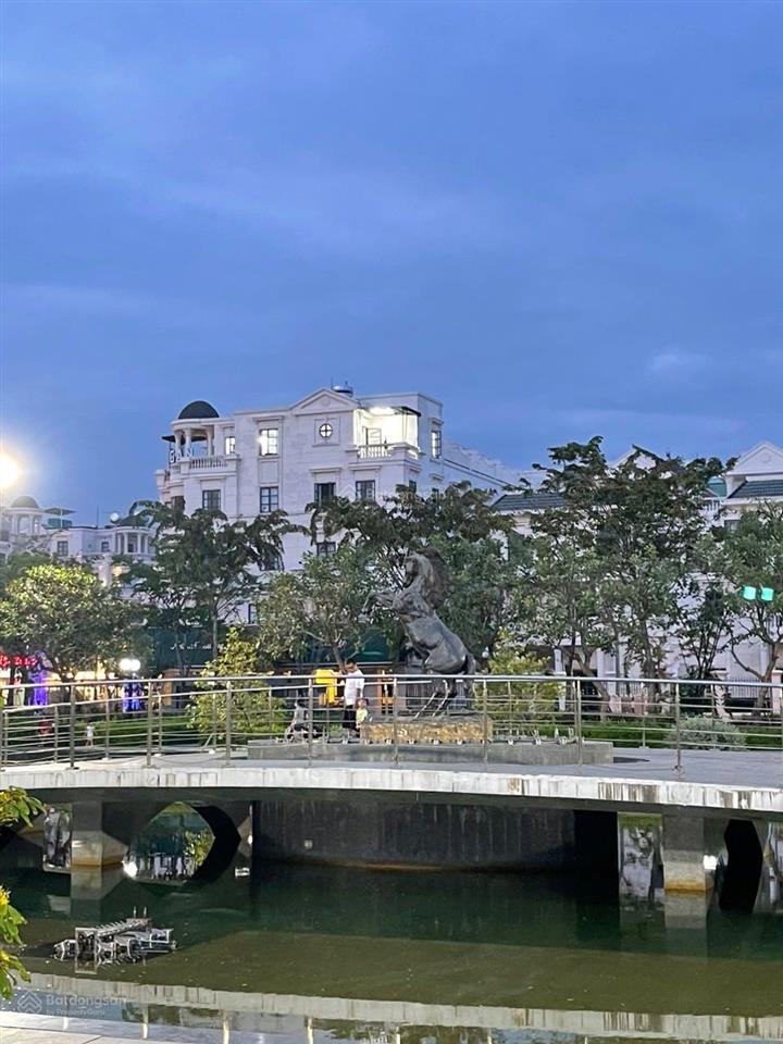 Bán căn biệt thự chính diện quảng trường nhạc nước hoà bình khu cityland park hills hàng cực phẩm ạ