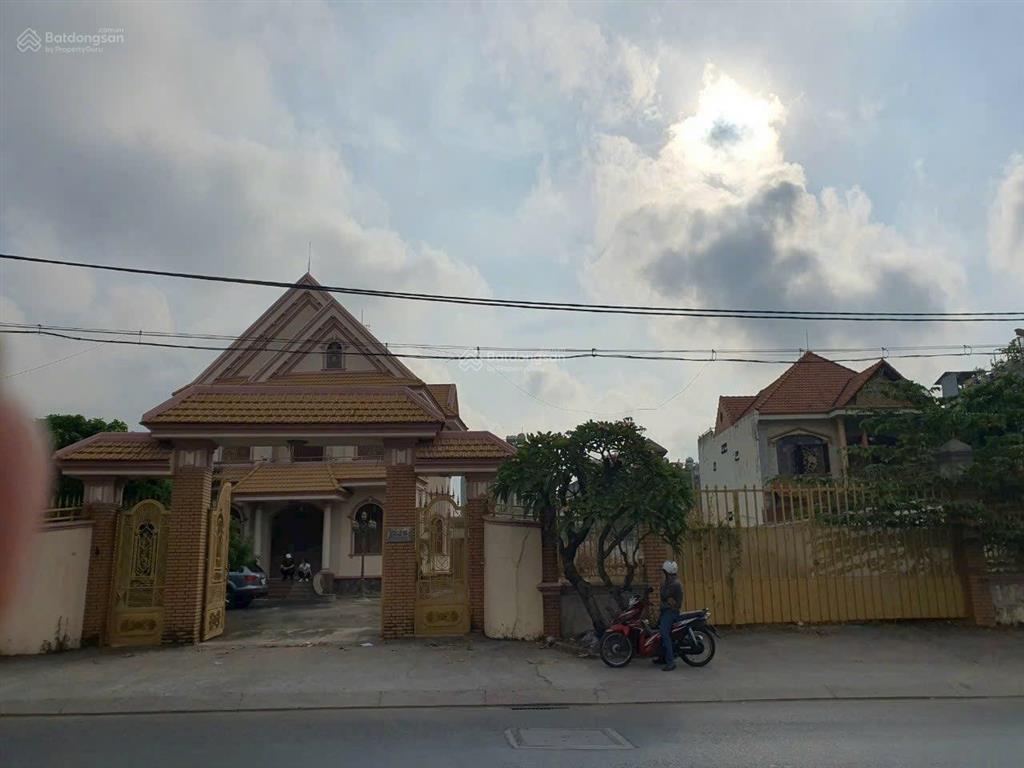 Bán nhà đất mặt tiền đường hoàng hữu nam kế bên sân golf vuông vắn cực đẹp, dt 1600m2 full thổ cư