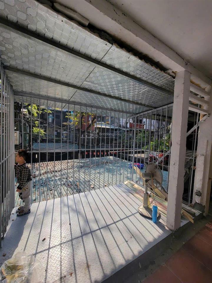 Cho thuê căn hộ tập thể tầng 2 nguyễn hiền 70m2 đủ đồ, 2pn + phòng trẻ em, ô tô đỗ chân cầu thang