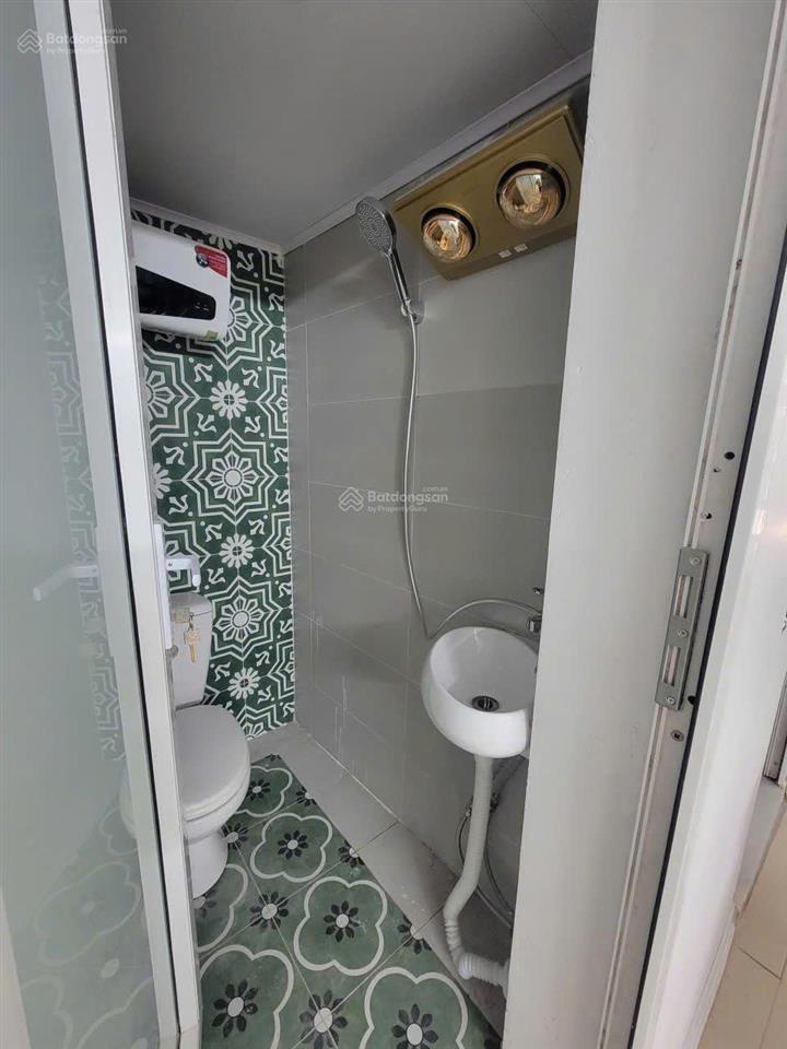 Cho thuê căn hộ tập thể tầng 2 nguyễn hiền 70m2 đủ đồ, 2pn + phòng trẻ em, ô tô đỗ chân cầu thang