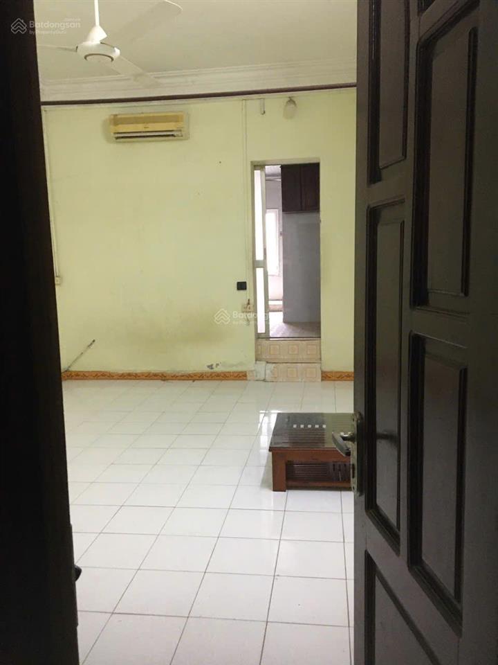 Cho thuê căn hộ tập thể tầng 2 ngõ hương viên, hai bà trưng 40m2 khép kín, đủ đồ, gần hồ, ở ngay