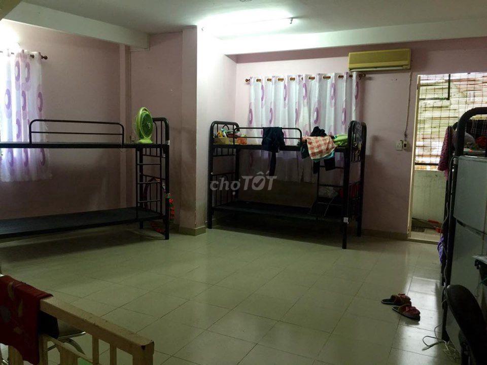 Phòng trọ quận 4, giá rẻ 700 nghìn/người/tháng, cho nữ SV 700.000 đ