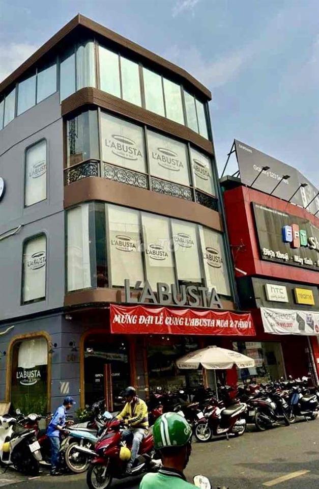 Căn góc mặt tiền trung tâm Q3