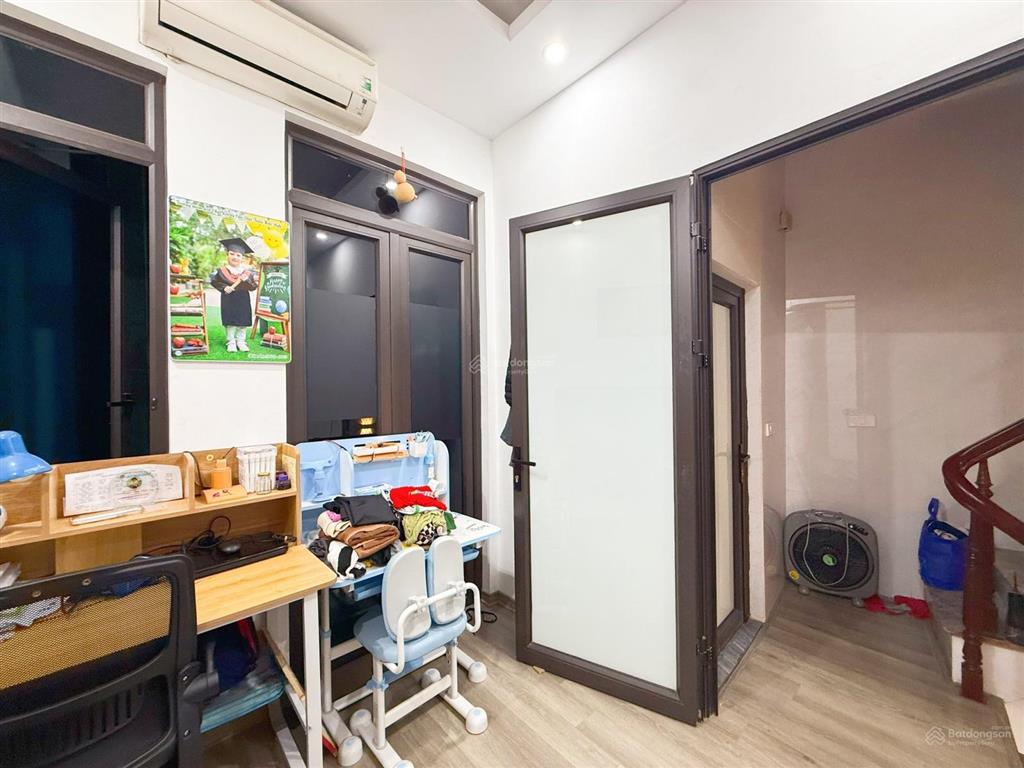 5.8 tỷ, 22/25m2, 5 tầng, full nội thất, mt 4.3m, nguyễn đức cảnh