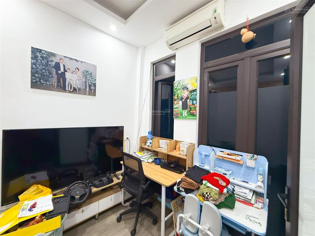 5.8 tỷ, 22/25m2, 5 tầng, full nội thất, mt 4.3m, nguyễn đức cảnh