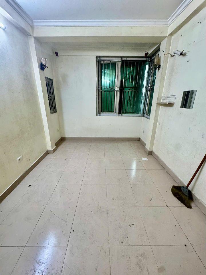 3.99 tỷ, 15/18m2, 6 tầng cũ, lô góc, Dương Văn Bé, Vĩnh Tuy, HBT 0985826871.