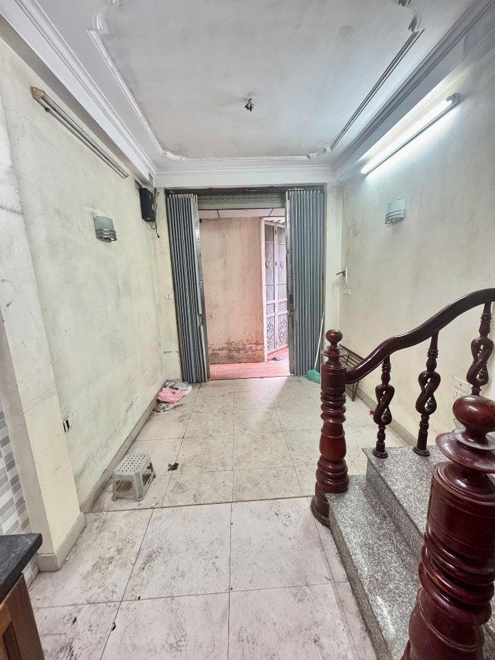 3.99 tỷ, 15/18m2, 6 tầng cũ, lô góc, Dương Văn Bé, Vĩnh Tuy, HBT 0985826871.
