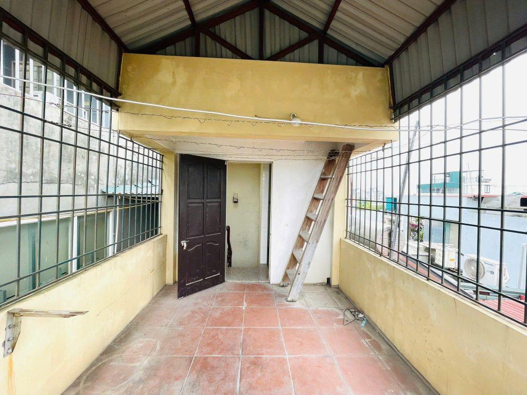 3.99 tỷ, 15/18m2, 6 tầng cũ, lô góc, Dương Văn Bé, Vĩnh Tuy, HBT 0985826871.
