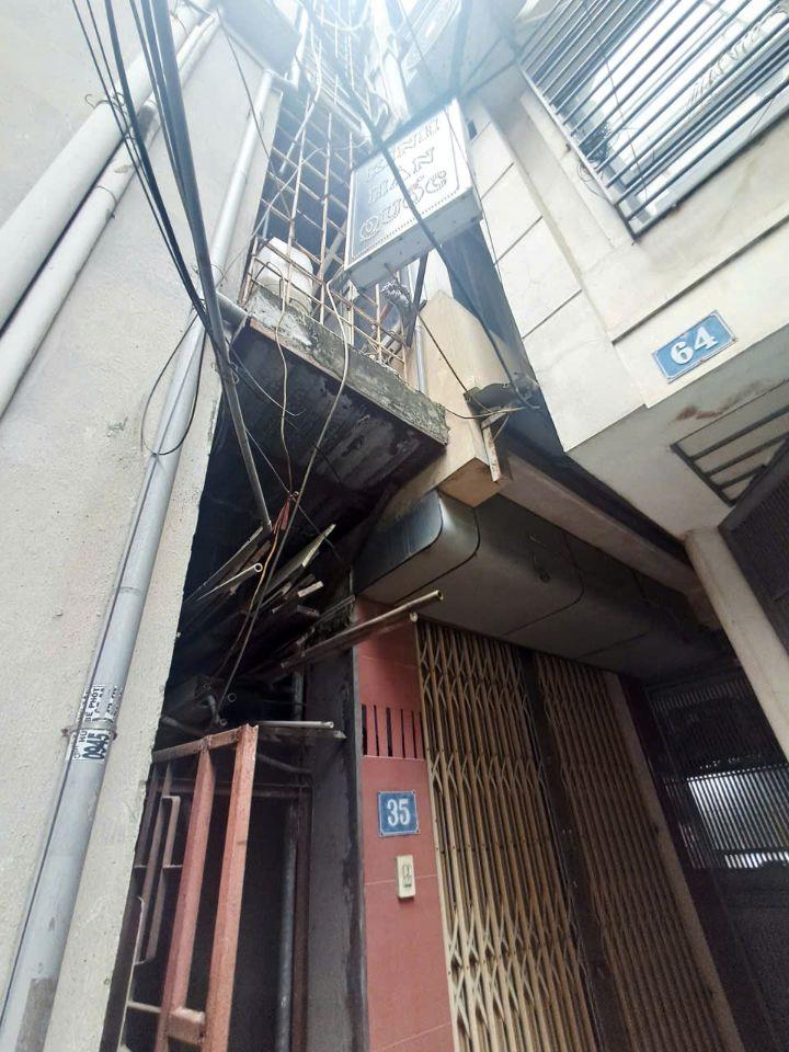 3.99 tỷ, 15/18m2, 6 tầng cũ, lô góc, Dương Văn Bé, Vĩnh Tuy, HBT 0985826871.