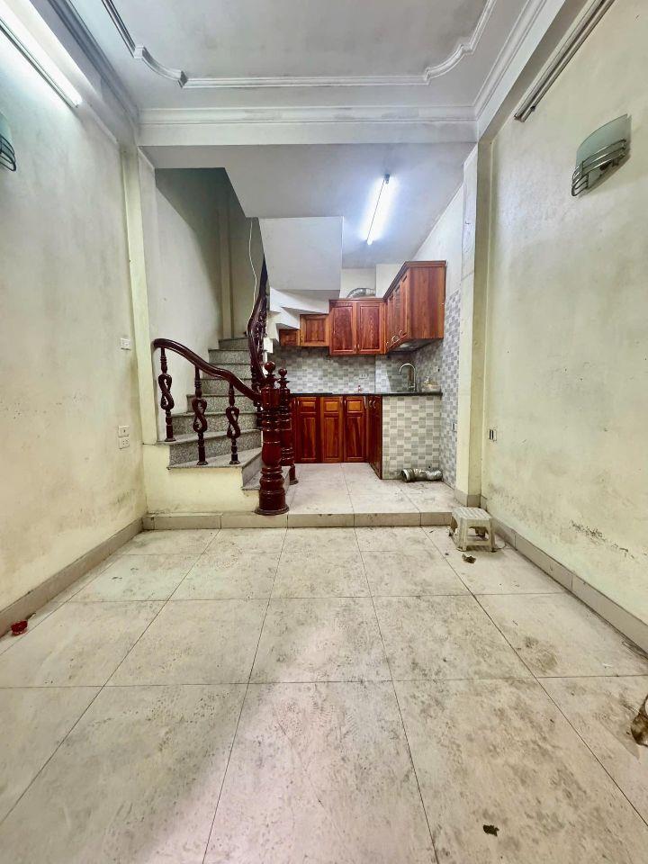 3.99 tỷ, 15/18m2, 6 tầng cũ, lô góc, Dương Văn Bé, Vĩnh Tuy, HBT 0985826871.