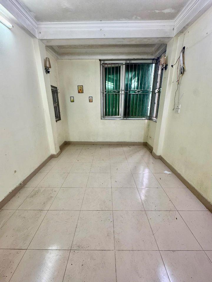 3.99 tỷ, 15/18m2, 6 tầng cũ, lô góc, Dương Văn Bé, Vĩnh Tuy, HBT 0985826871.