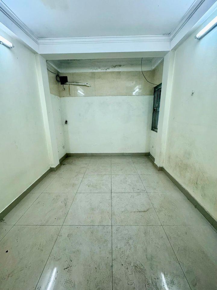 3.99 tỷ, 15/18m2, 6 tầng cũ, lô góc, Dương Văn Bé, Vĩnh Tuy, HBT 0985826871.