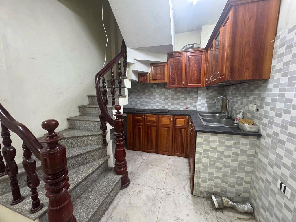 3.99 tỷ, 15/18m2, 6 tầng cũ, lô góc, Dương Văn Bé, Vĩnh Tuy, HBT 0985826871.