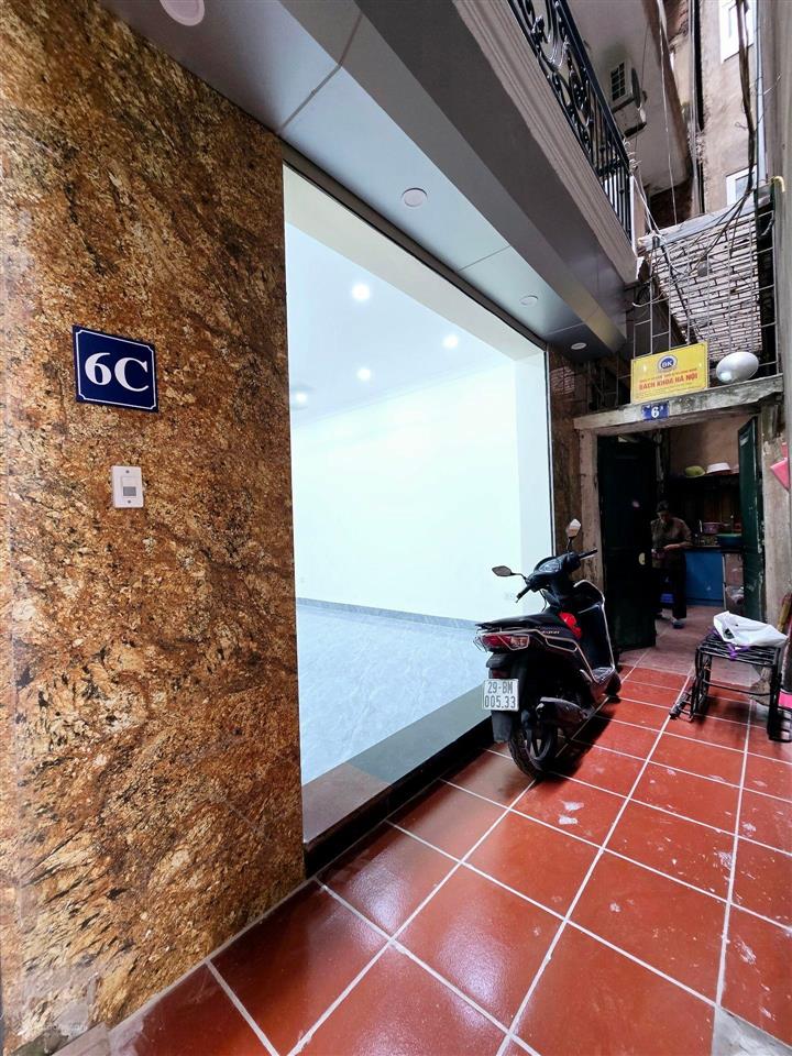 5.4 tỷ, 31m2, 4 tầng mới, 3 ngủ khép kín, minh khai 0985 826 *** (ko qh)
