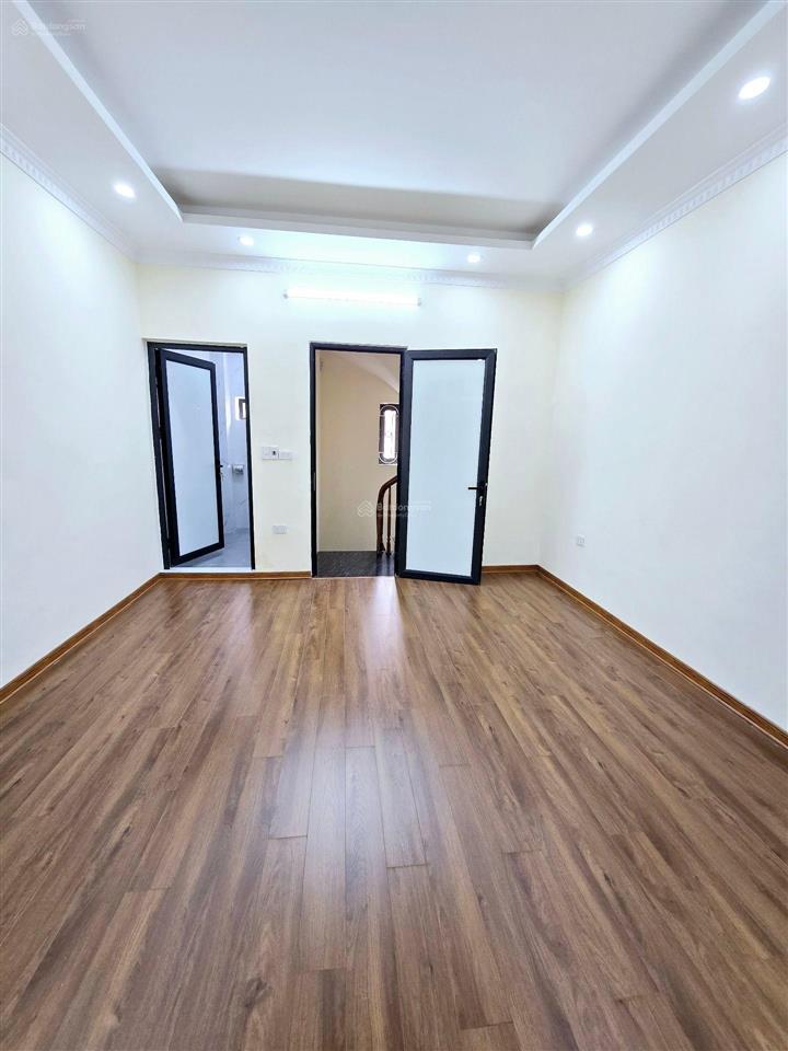 5.4 tỷ, 31m2, 4 tầng mới, 3 ngủ khép kín, minh khai 0985 826 *** (ko qh)