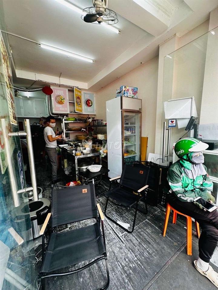 Mặt tiền Huỳnh Văn Bánh , Phú nhuận