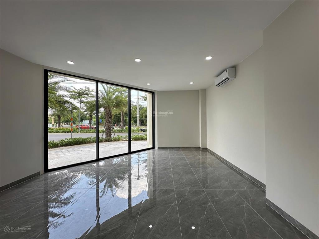 Cho thuê căn góc mặt tiền đỗ xuân hợp thuộc kđt the global city
