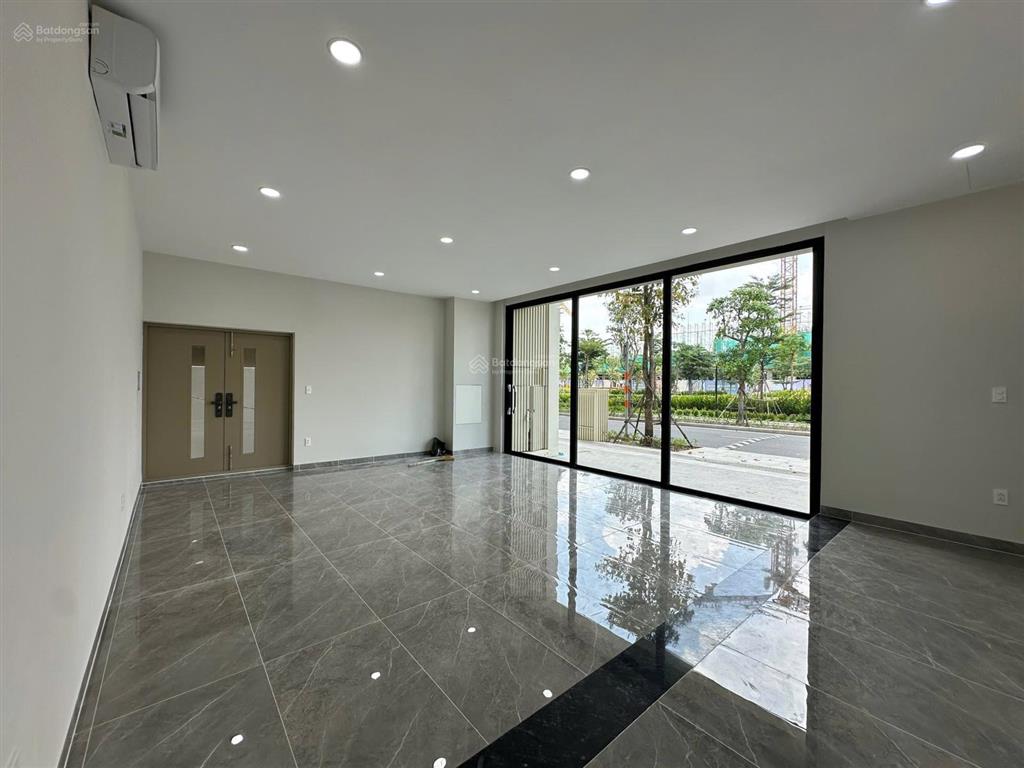 Cho thuê căn góc mặt tiền đỗ xuân hợp thuộc kđt the global city