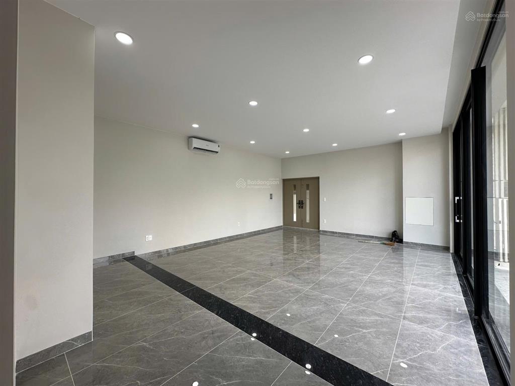 Cho thuê căn góc mặt tiền đỗ xuân hợp thuộc kđt the global city