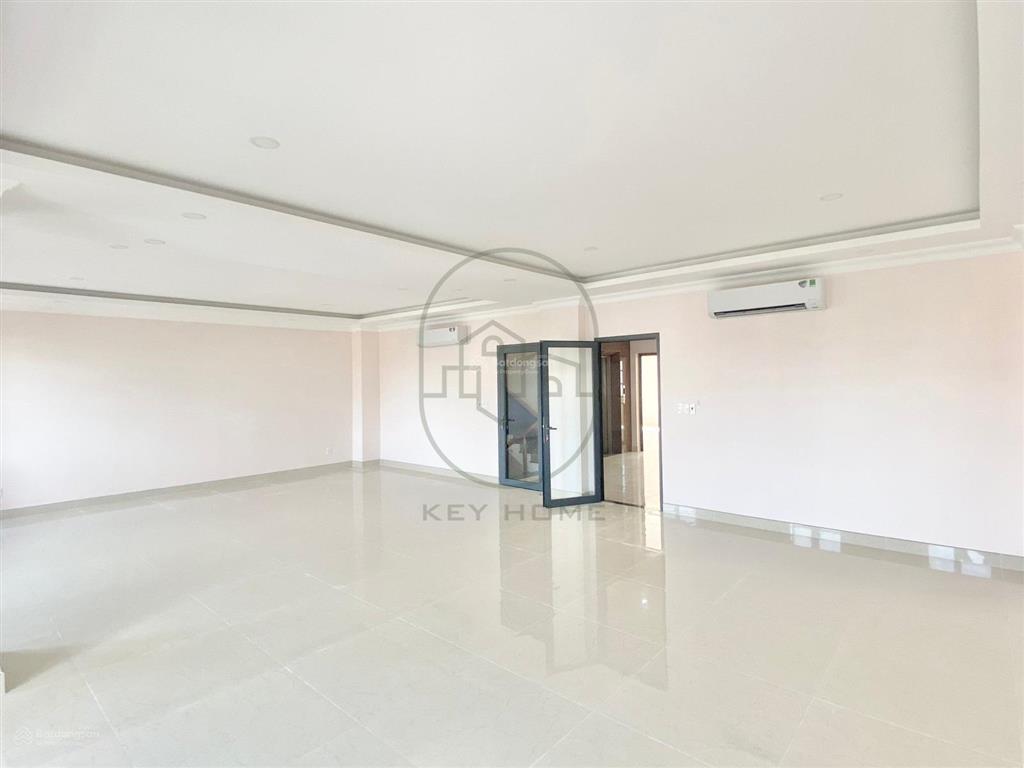 Cho thuê căn đôi mặt tiền đường nguyễn văn lượng khu cityland park hills giá 140 triệu