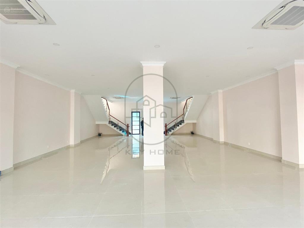 Cho thuê căn đôi mặt tiền đường nguyễn văn lượng khu cityland park hills giá 140 triệu