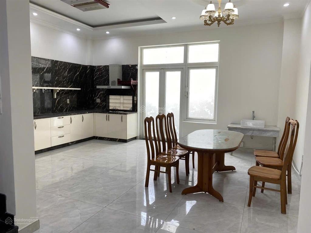 Cho thuê nhà có hầm tại cityland garden hills kế bên emart giá 40 triệu