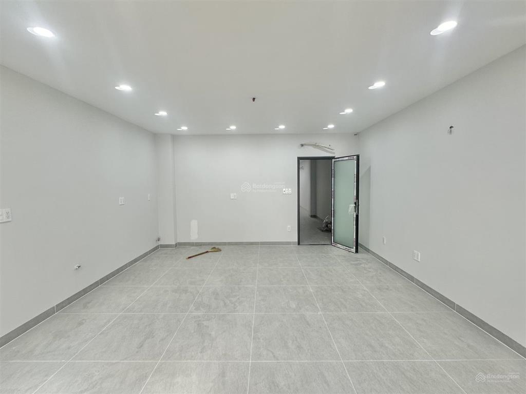 Cho thuê nguyên căn có hầm tại cityland park hills giá 43 triệu, nhà có máy lạnh