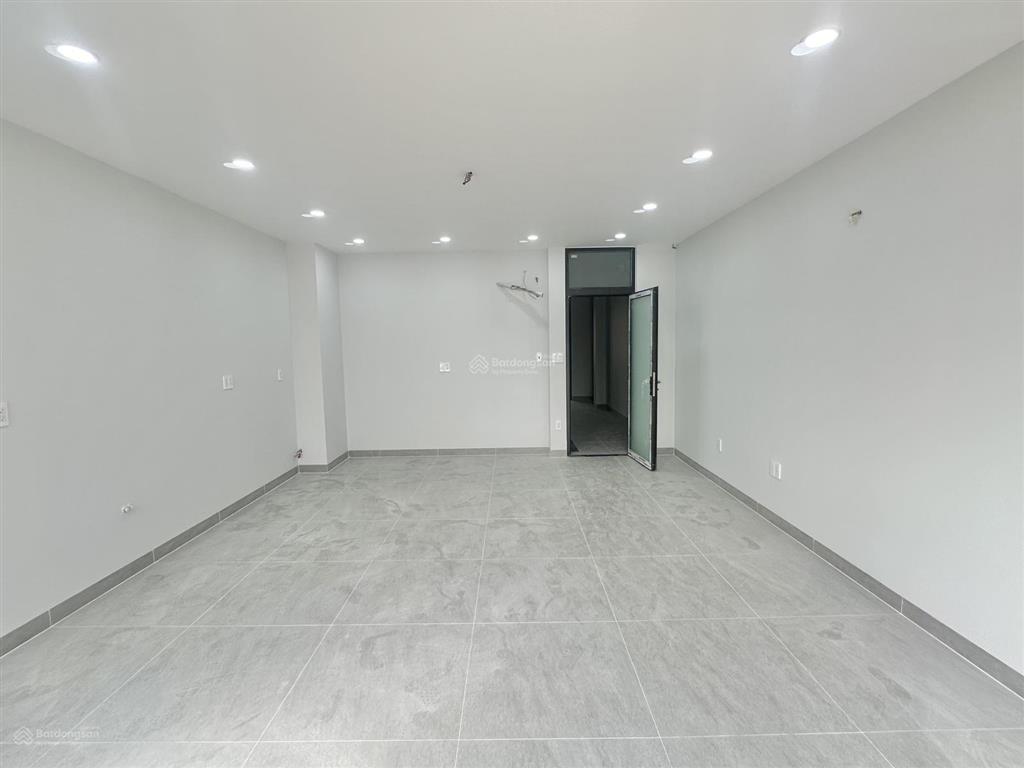 Cho thuê nguyên căn có hầm tại cityland park hills giá 43 triệu, nhà có máy lạnh