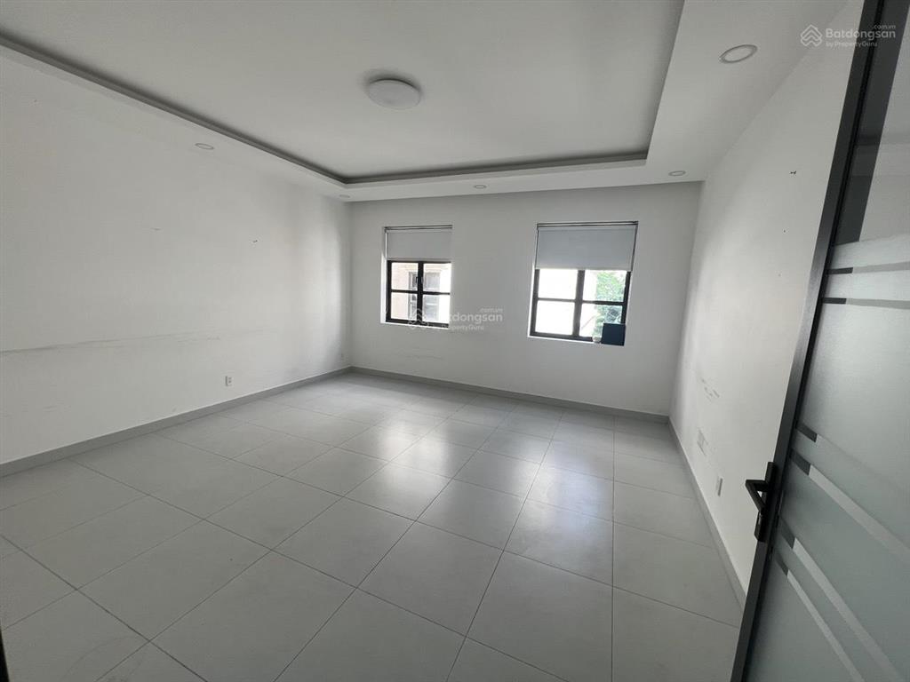 Cho thuê nguyên căn có hầm tại cityland park hills giá 43 triệu, nhà có máy lạnh
