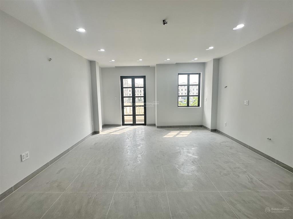 Cho thuê nguyên căn có hầm tại cityland park hills giá 43 triệu, nhà có máy lạnh