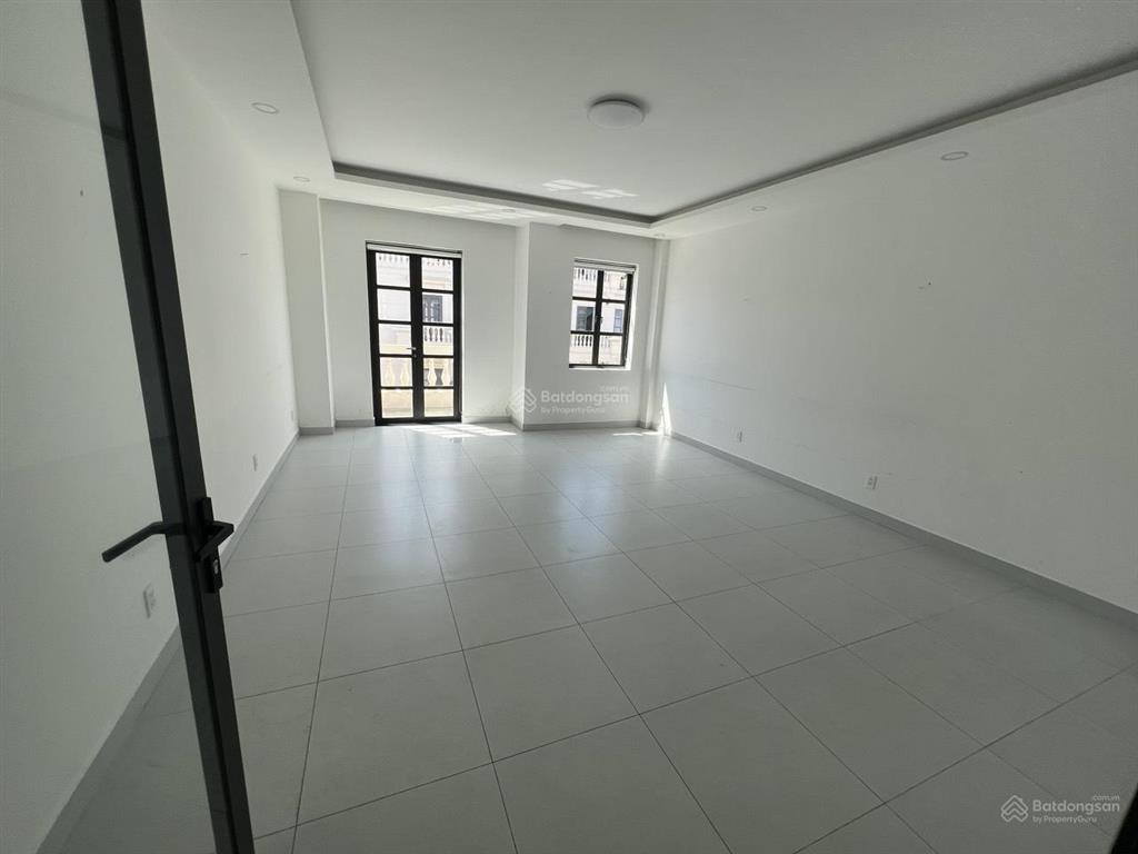 Cho thuê nguyên căn có hầm tại cityland park hills giá 43 triệu, nhà có máy lạnh