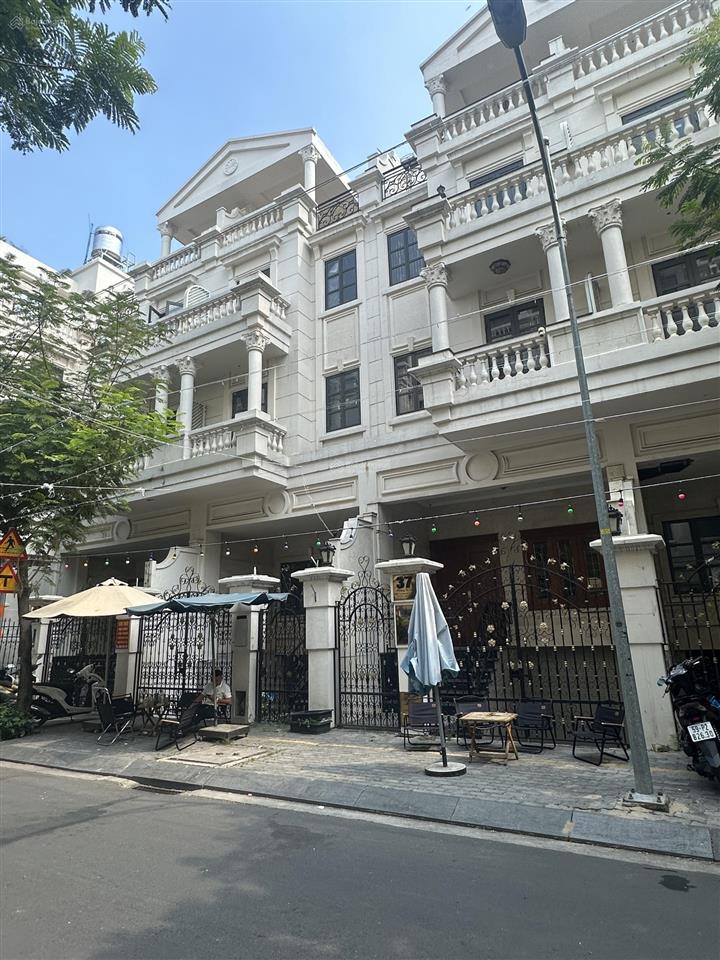 Cho thuê nguyên căn có hầm tại cityland park hills giá 43 triệu, nhà có máy lạnh