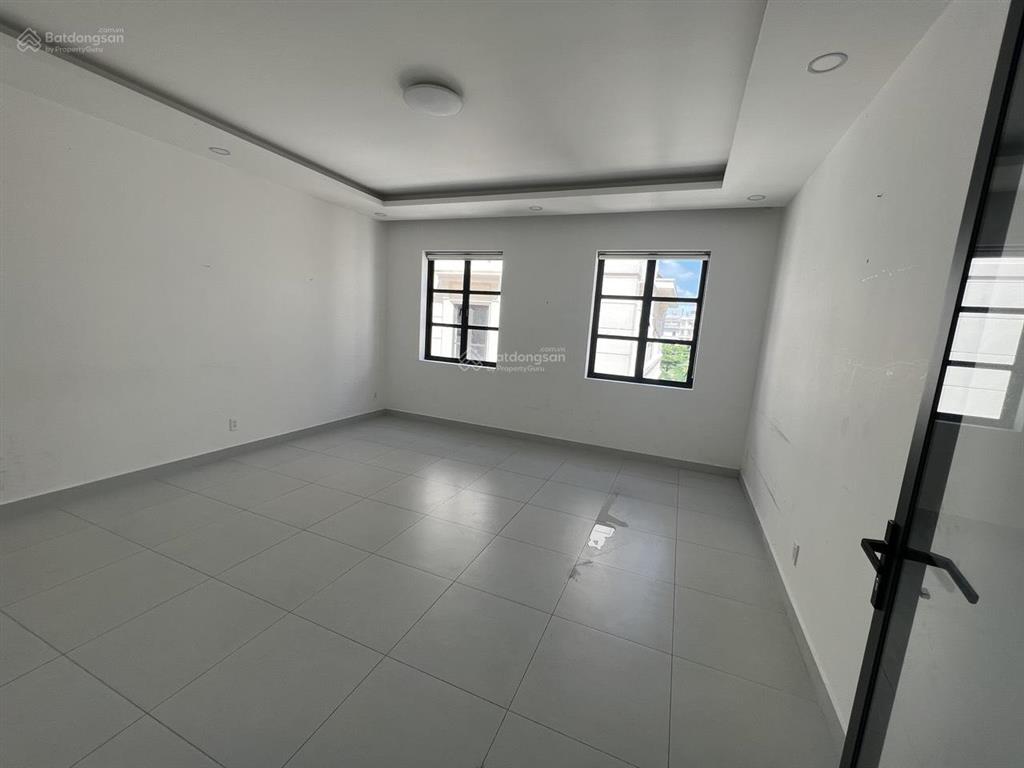 Cho thuê nguyên căn có hầm tại cityland park hills giá 43 triệu, nhà có máy lạnh