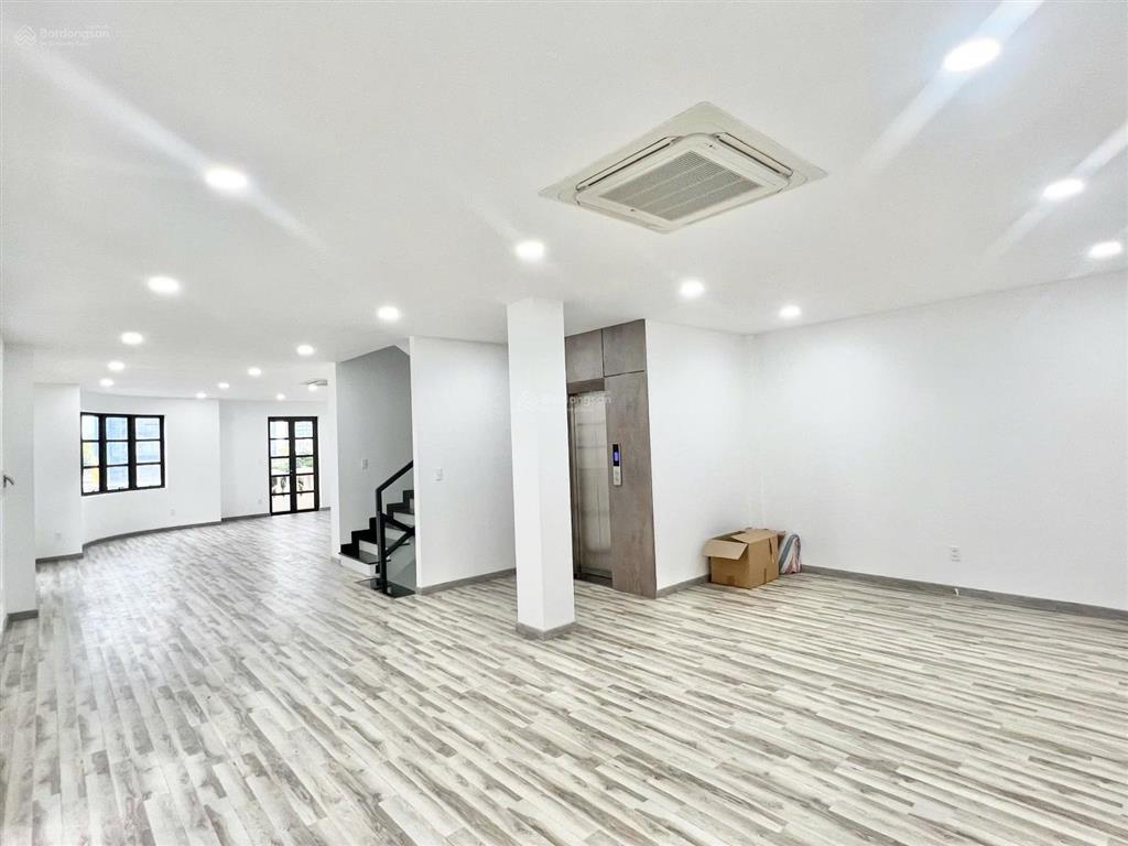 Cho thuê căn góc cityland park hills diện tích 7x20m, giá thuê 70 triệu
