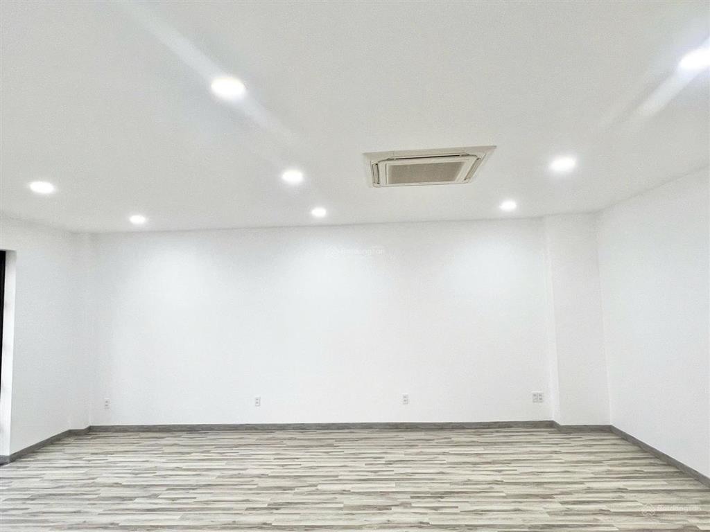 Cho thuê căn góc cityland park hills diện tích 7x20m, giá thuê 70 triệu