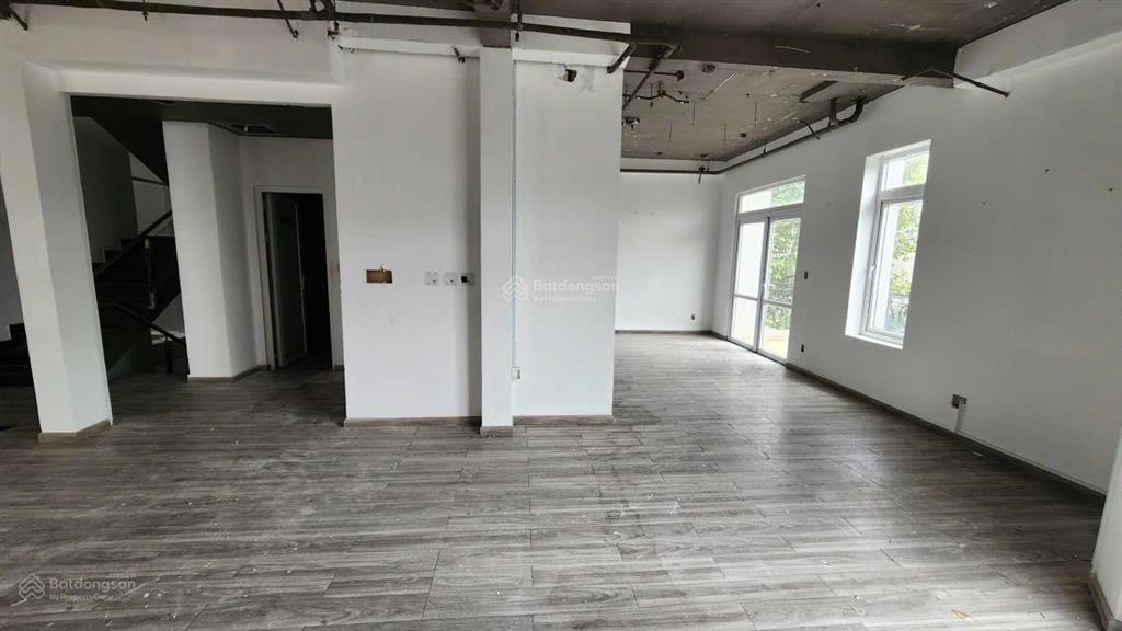 Cho thuê căn góc lớn, đường trần thị nghỉ thuộc khu dân cư cityland center hills s = 10x20m