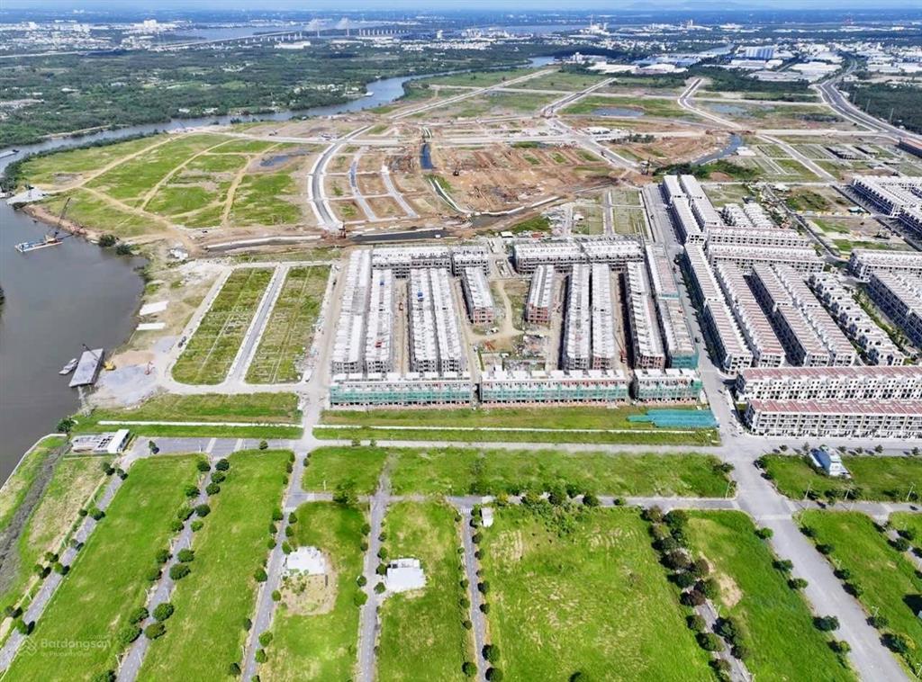 Bán nền 120m2 giá tốt 3,1 tỷ. vị trí đẹp, xung quanh đông nhà đã ở. ms chinh 0909.063.36