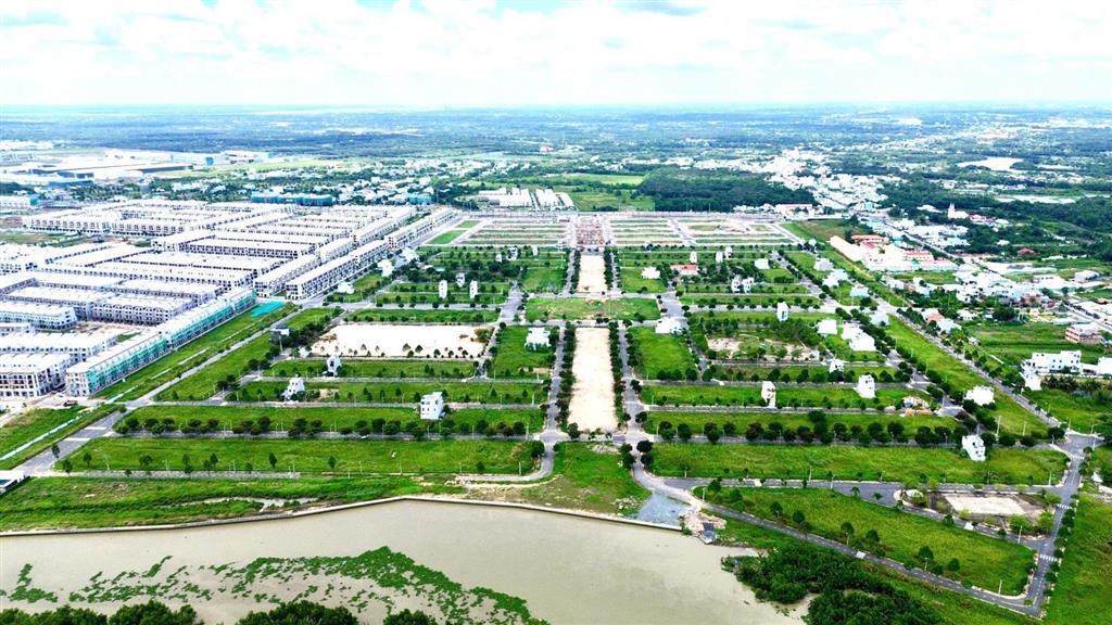 Bán nền 120m2 giá tốt 3,1 tỷ. vị trí đẹp, xung quanh đông nhà đã ở. ms chinh 0909.063.36
