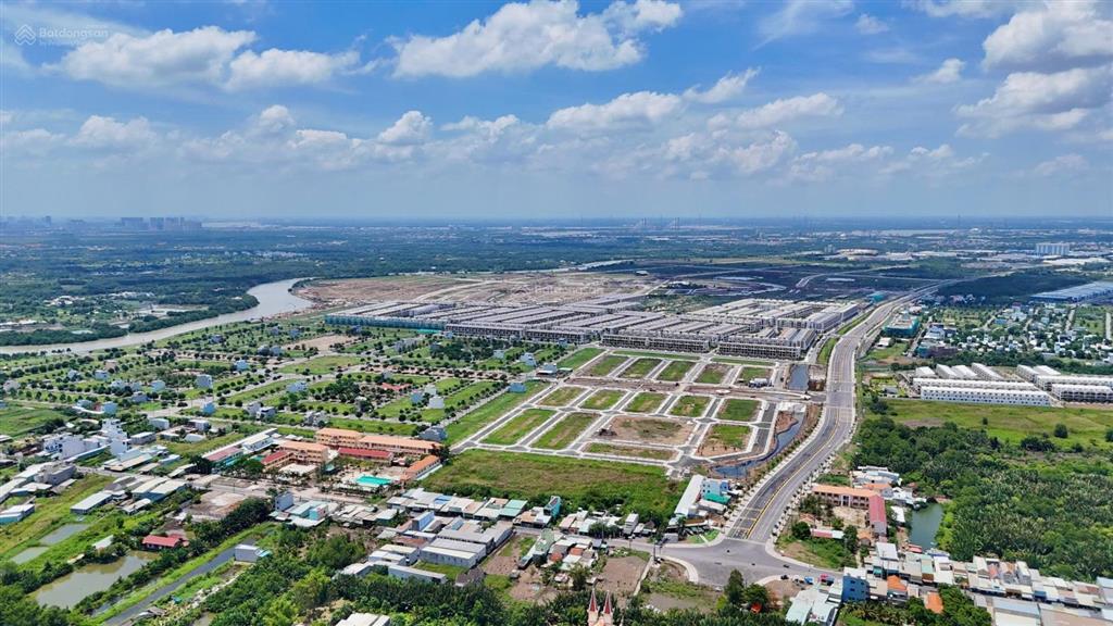 Bán nền 120m2 giá tốt 3,1 tỷ. vị trí đẹp, xung quanh đông nhà đã ở. ms chinh 0909.063.36