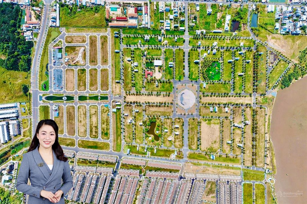 Bán gấp nền đất sổ đỏ sẵn giá 1.95 tỷ, đường 12m thông qua phố đi bộ. 0909 063 ***